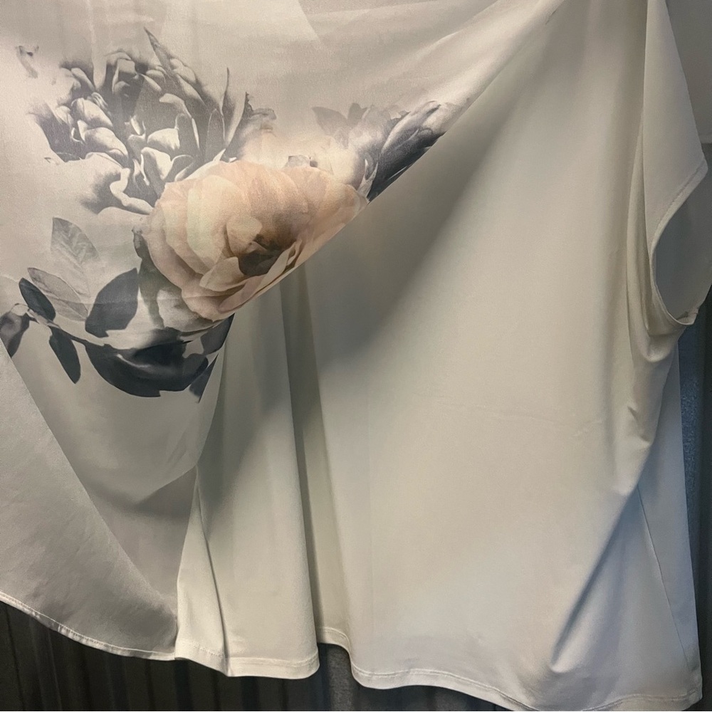 Laura T-shirt blouse sheer front and stretch back white with floral prin… - Picture 7 of 10